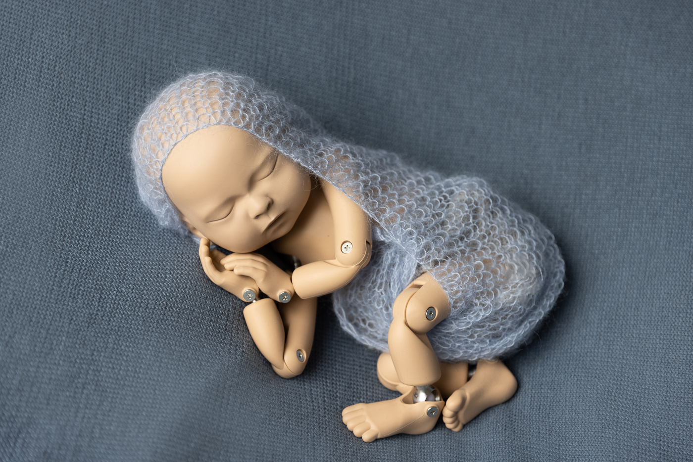 Newborn posing, Sidepose